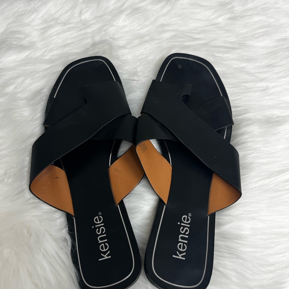 Kensie Nala Black Flat Sandals - Picture 2 of 3